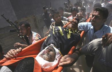 فلسطينيون يشيعون الشهيد عماد ياسين الذي قتل يوم أمس الأول