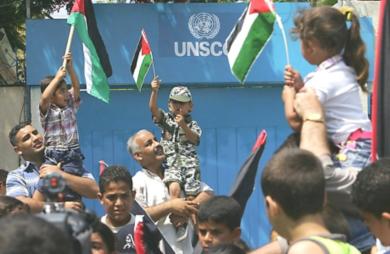اطفال فلسطينيون يتظاهرون في غزة
