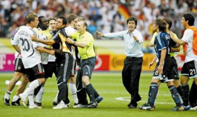 صور توضح كيفية تعامل لاعبي المانيا مع الحدث