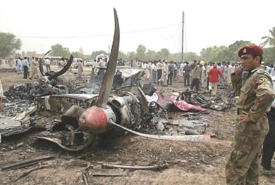 تحطم طائرة بوسط باكستان 