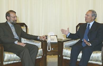 نائب الرئيس السوري السيد فاروق الشرع يستقبل كبير المفاوضين الايرانيين في الملف النووي علي لاريجاني 
