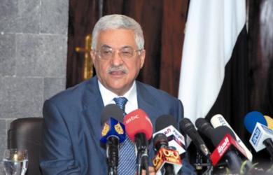 الرئيس الفلسطيني محمود عباس في مؤتمر صحفي في صنعاء