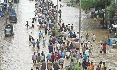 فيضانات الهند تزداد سوءا وتشرد المزيد من السكان