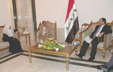 النائبة السنية تيسير المشهداني مع رئيس الوزراء العراقي نوري المالكي