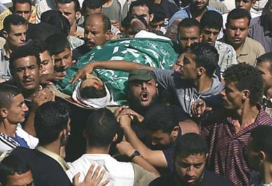 فلسطينيون يشيعون جثمان الشهيد محمود حمدي جندية 