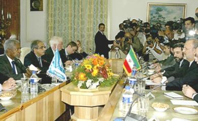 الامين العام للامم المتحدة كوفي انان يبحث مع المسؤولين الايرانيين الملف النووي والوضع في لبنان