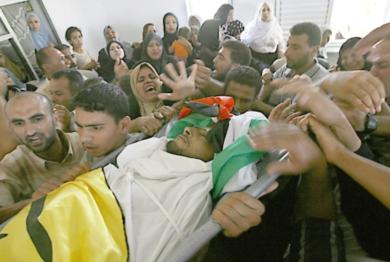 فلسطينيون يشيعون جثمان الشهيد اسماعيل