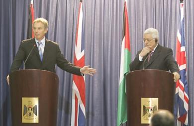 رئيس الوزراء البريطاني في مؤتمر صحافي مشترك مع عباس في رام الله 