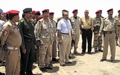 محافظ عدن والمسؤولون العسكريون والأمنيون يشهدون عملية التفجير