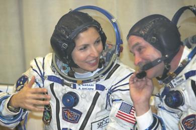انوشيه انصاري اول امرأة تقوم برحلة الى الفضاء كسائحة
