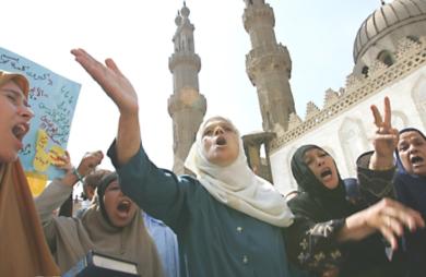 نساء مصريات تظاهرن احتجاجا على تصريحات البابا بنديكت السادس عشر