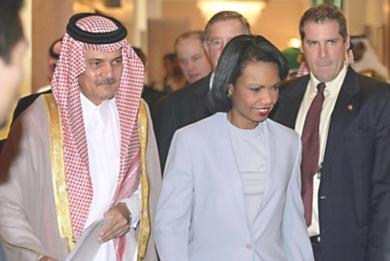 وزيرة الخارجية الاميركية كوندوليزا رايس مع نظيرها السعودي الامير سعود الفيصل 