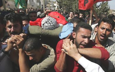 تشييع جثمان احد القتلى الفلسطينيين