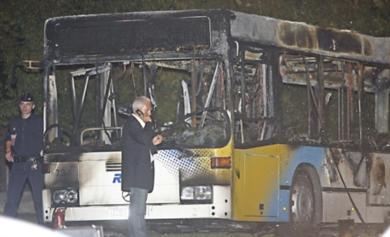 الهجوم على احدى الحافلات في العاصمة الفرنسية