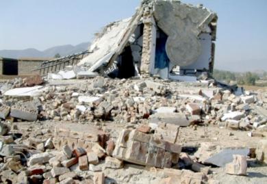 المدرسة الإسلامية في منطقة تشيناجاي بباكستان بعد تدميرها أمس
