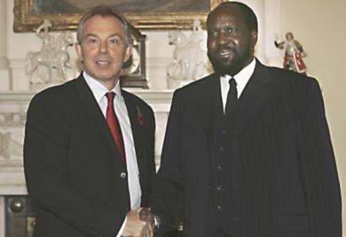 رئيس الوزراء البريطاني توني بلير مع سيلفا كير نائب الرئيس السوداني 