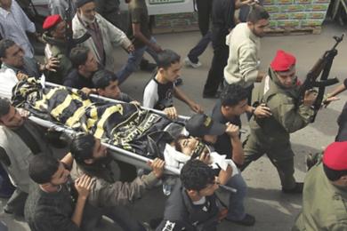 فلسطينيون يشيعون جثمان الشهيد محمد المصري إلى مثواه الاخير