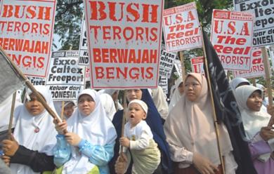متظاهرون في اندونيسيا يحتجون على زيارة بوش
