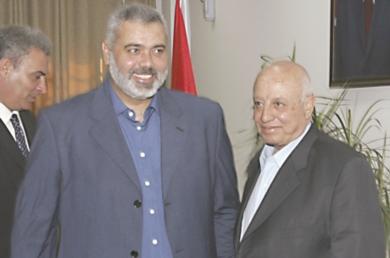 رئيس الوزراء الفلسطيني اسماعيل هنية ورئيس وفد حركة فتح احمد قريع
