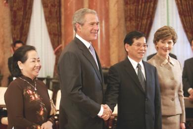 الرئيس الأمريكي جورج بوش زيارة إلى فيتنام