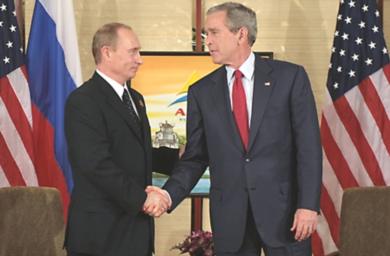 الرئيس الروسي فلاديمير بوتين مع نظيره الامريكي جورج بوش