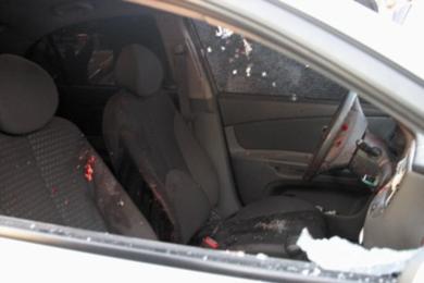 الدماء تغطي مقعدي ومقدمة سيارة الوزير بيار الجميل بعد اغتياله أمس