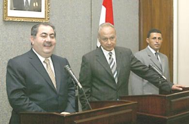 وزير الخارجية العراقي هوشيار زيباري في مؤتمر صحفي مشترك مع وزير الخارجية المصري أحمد أبو الغيط 