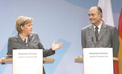 الرئيس الفرنسي جاك شيراك والمستشارة الالمانية انجيلا ميركل