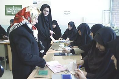 نساء ايرانيات ذهبن إلى الاقتراع يوم أمس