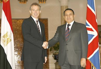 بلير يجري في القاهرة محادثات مع الرئيس حسني مبارك