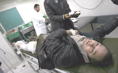 المراسل ديدييه فرانسوا يتلقى العلاج بعد اصابته
