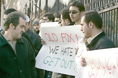 طلاب يحتجون على مجلس الامن بعد أن اصدر حكما بالعقوبات على ايران