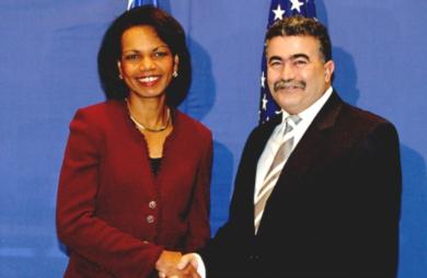 وزيرة الخارجية الأمريكية كوندوليزا رايس مع وزير الدفاع الاسرائيلي 