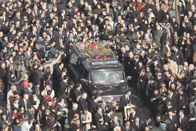 الآف من المشيعيين يحضرون جنازة الصحفي هرانت دينك