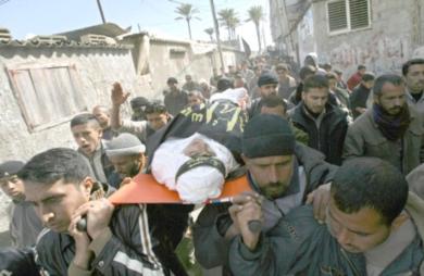 فلسطينيون يشيعون جثمان الشهيد زكريا أبو المصير