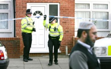 اعتقال مشتبه بهم حاول اختطاف احد البريطانيين المسلمين وقتله ونشر فيديو الاعدام على الانترنت