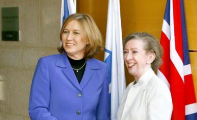 وزيرة الخارجية الاسرائيلية تسيبي ليفني مع نظيرتها البريطانية مارجريت بيكيت