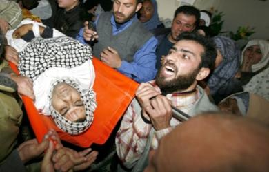 فلسطينيون يشيعون جثمان الشهيد محمد الصعيدي 