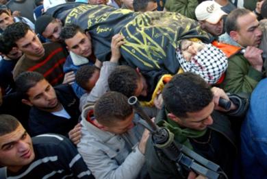 فلسطينيون يشيعون جثمان الشهيد علاء بريكي أمس