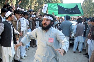 محتجون افغان يرددون هتافات معاديه لقوات التحالف بسبب الاعتداءات على المدنيين