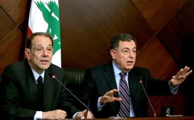 رئيس الوزراء اللبناني فؤاد السنيورة ومنسق الشؤون الخارجية بالاتحاد الاوروبي خافير سولانا في مؤتمر صحفي