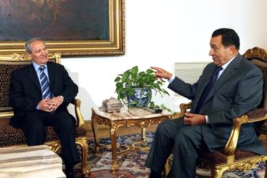 الرئيس المصري حسني مبارك يستقبل نائب الرئيس السوري فاروق الشرع