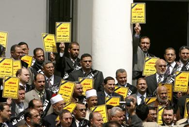اعضاء المعارضة في البرلمان المصري يقاطعون جلسة مناقشة تعديل الدستور أمس