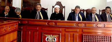 فضيلة القاضي عصام السماوي يترأس جلسة المحكمة العليا
