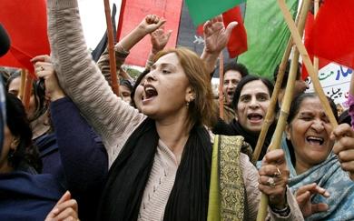 نساء شاركن في الاحتجاج