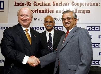 وزير الطاقة الأمريكي سام بودمان مع نظيره الهندي