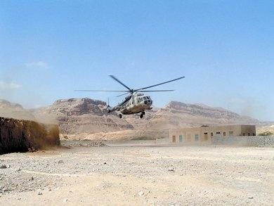 المروحية تقلع لنقل محاصرين من وادي السوم أمس