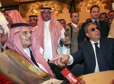 وزير الخارجية السعودي الامير سعود الفيصل مع الامين العام للجامعة العربية عمرو موسى