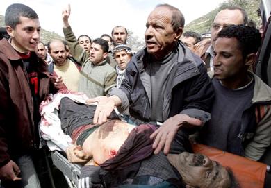 فلسطينيون يشيعون جثمان الراعي الذي قتل طعنا خارج بلدة عقربة بالضفة الغربية