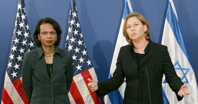 وزيرة الخارجية الامريكية كوندوليزا رايس مع وزيرة الخارجية الإسرائيلية تسيبي ليفني في مؤتمر صحفي